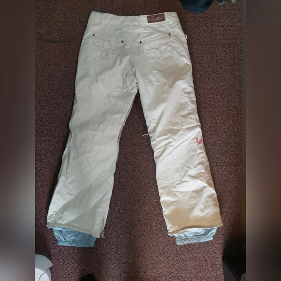 Burton Nwot Women’s Snowpant Ski Outdoors sports Beige Pink Embroidery L - Picture 3 of 11